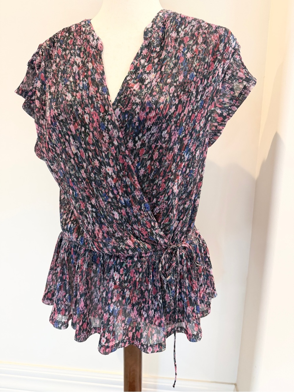 Anthropologie Floral Pleated Faux Wrap Blouse Flutter Sleeve Size Medium